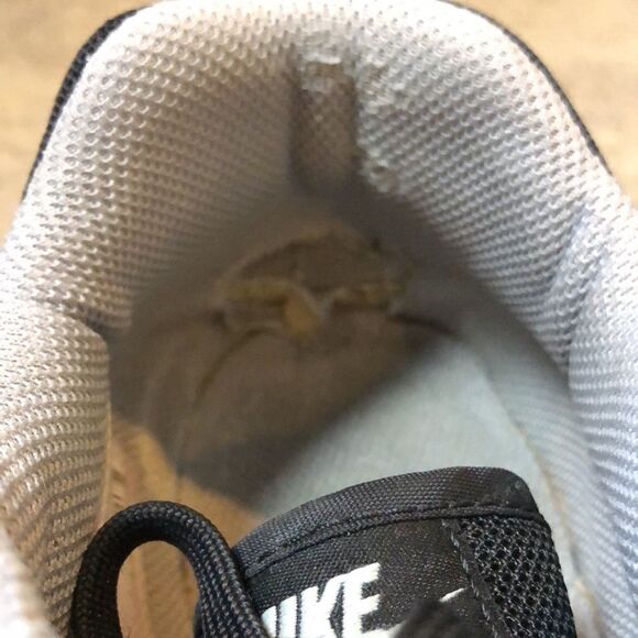 Nike Air Max Running Shoe | Size 9 - Picture 10 of 10